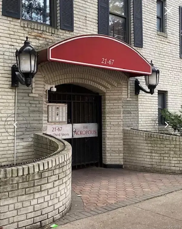 21-67 33 Street #4G, Astoria, NY 11105