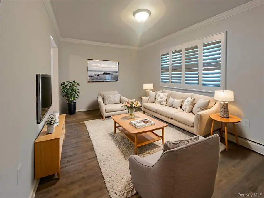 371 Pennsylvania Avenue, Mineola, NY 11501 - Image #2