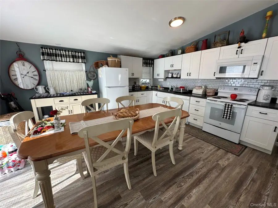 53 Village Circle S, Manorville, NY 11949 - Image #2