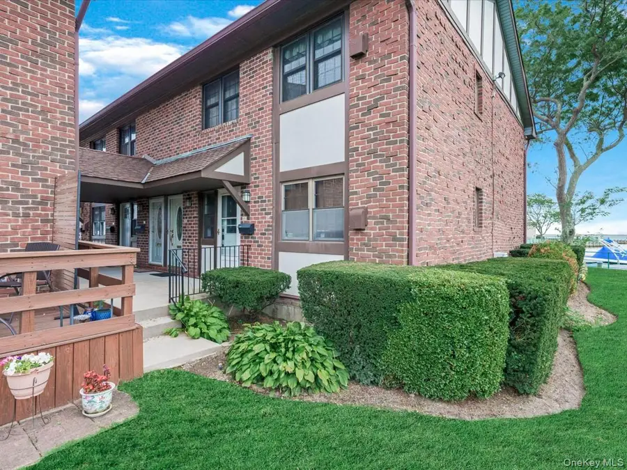 475 Mariners Way, Copiague, NY 11726 - Image #3