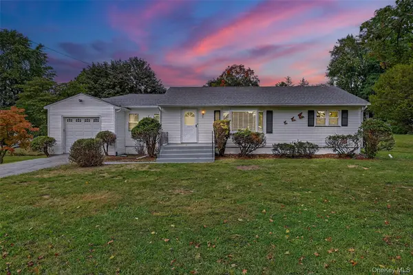 18 Stonecrest Drive, New Windsor, NY 12553