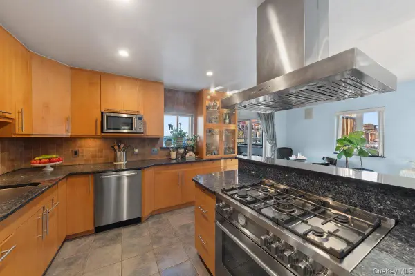 902 Dean Avenue, Bronx, NY 10465