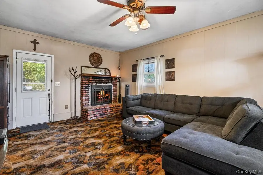 209 Claremont Avenue, West Babylon, NY 11704 - Image #2