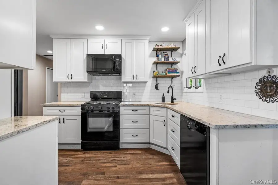 209 Claremont Avenue, West Babylon, NY 11704 - Image #3