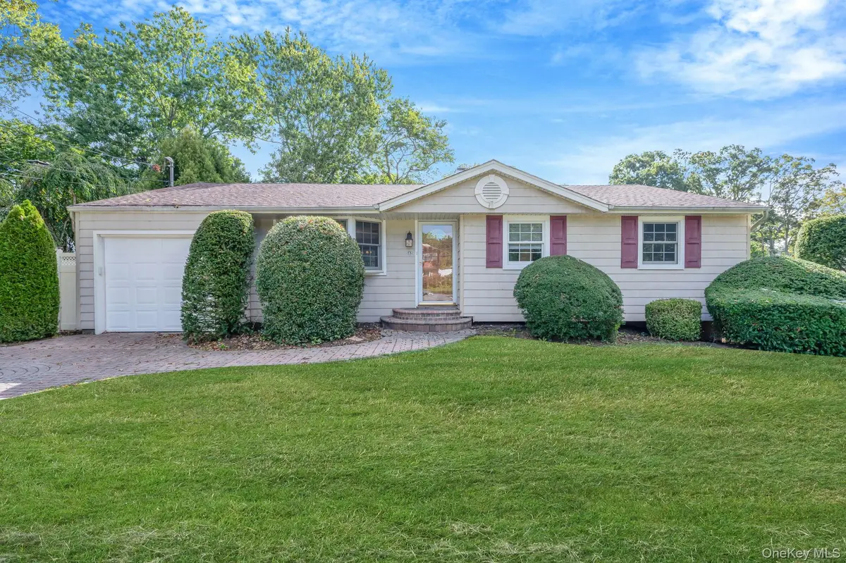 32 Seaman Neck Road, Dix Hills, NY 11746 - Image #1