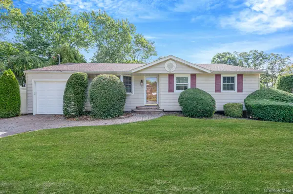 32 Seaman Neck Road, Dix Hills, NY 11746