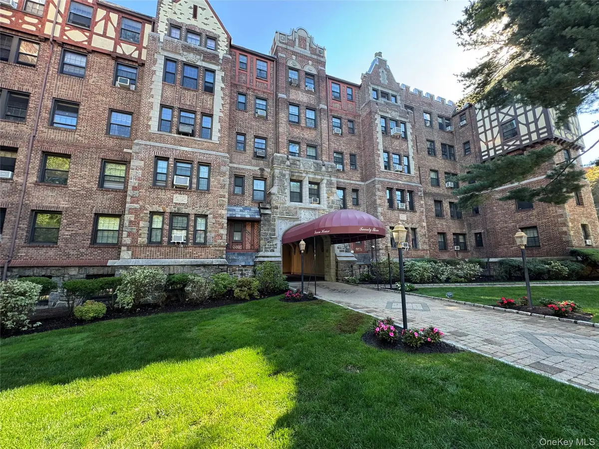 23 Old Mamaroneck Road #2P, White Plains, NY 10605 - Image #1