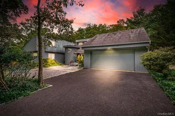 271 Bread And Cheese Hollow Road, Northport, NY 11768