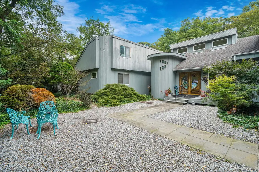 271 Bread And Cheese Hollow Road, Northport, NY 11768 - Image #2