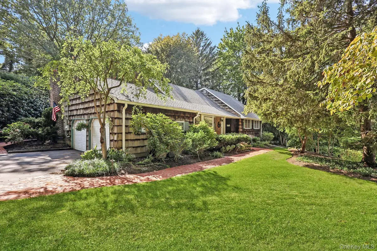 7 Maxwell Court, Huntington, NY 11743 - Image #1