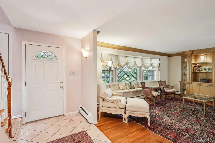 7 Maxwell Court, Huntington, NY 11743 - Image #2