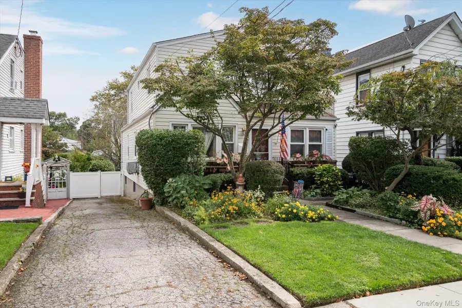 492 Nassau Boulevard, Williston Park, NY 11596 - Image #3