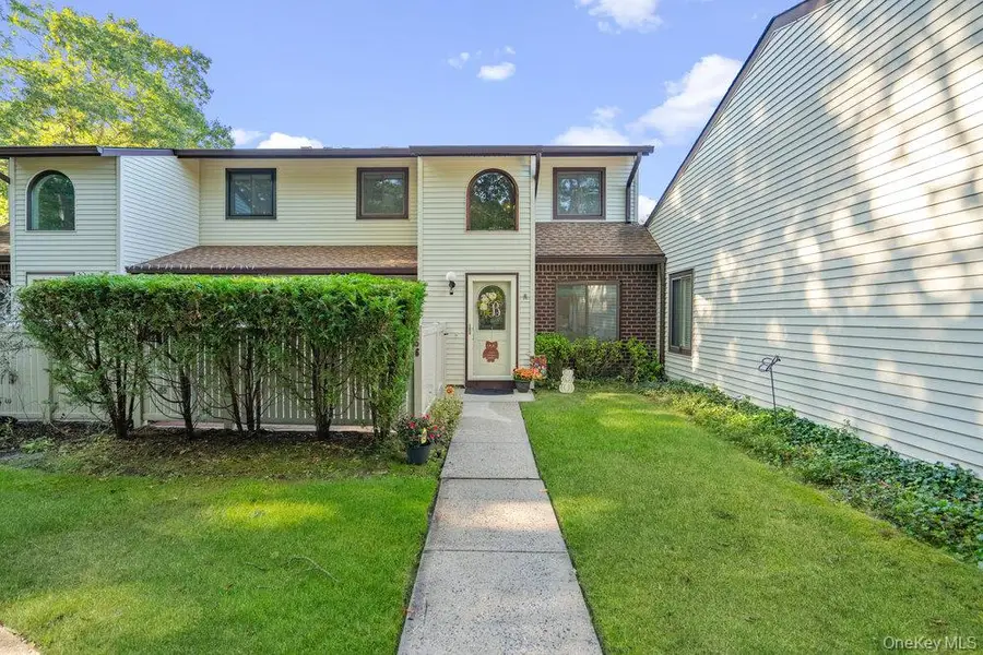 356 Clubhouse Court, Coram, NY 11727 - Image #2