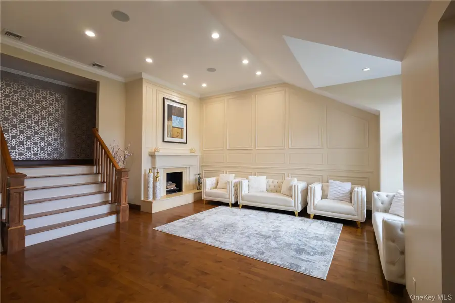 10 Hazelwood Court, Jericho, NY 11753 - Image #3