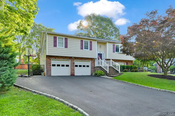 35 Chimney Ridge Drive, Nanuet, NY 10954