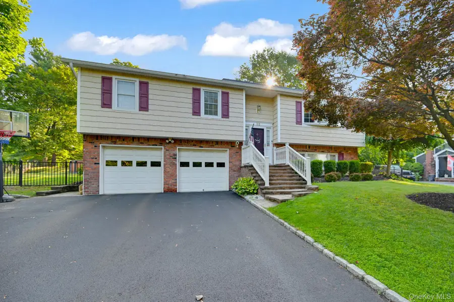 35 Chimney Ridge Drive, Nanuet, NY 10954 - Image #3