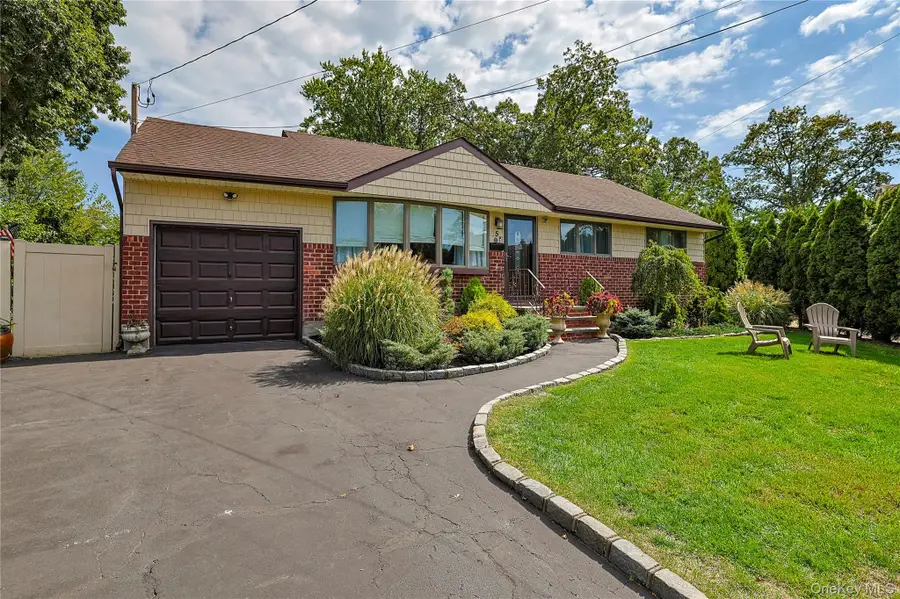 5 Evelyn Court, Massapequa, NY 11758 - Image #2