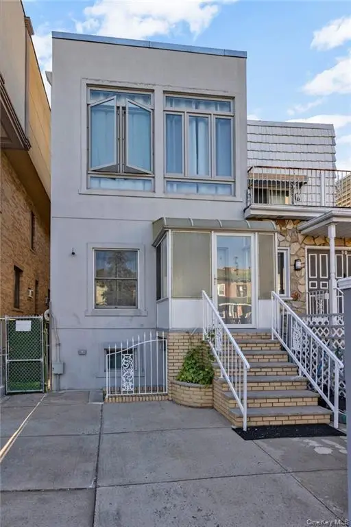 82 W End Avenue, Brooklyn, NY 11235