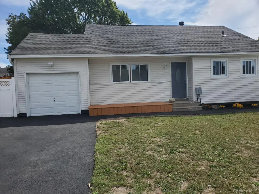 31 W Marine Avenue, Lindenhurst, NY 11757 - Image #2