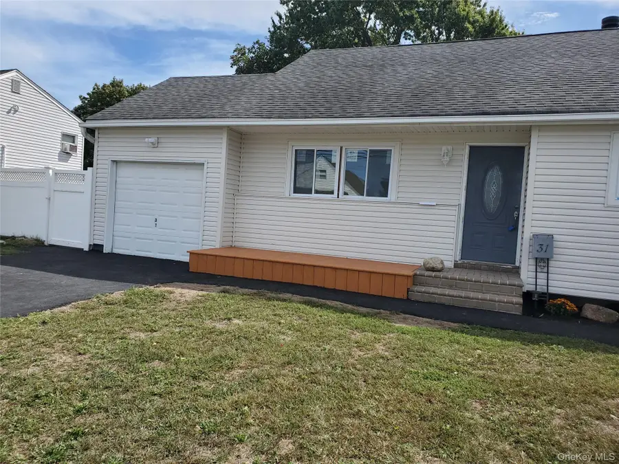 31 W Marine Avenue, Lindenhurst, NY 11757 - Image #3