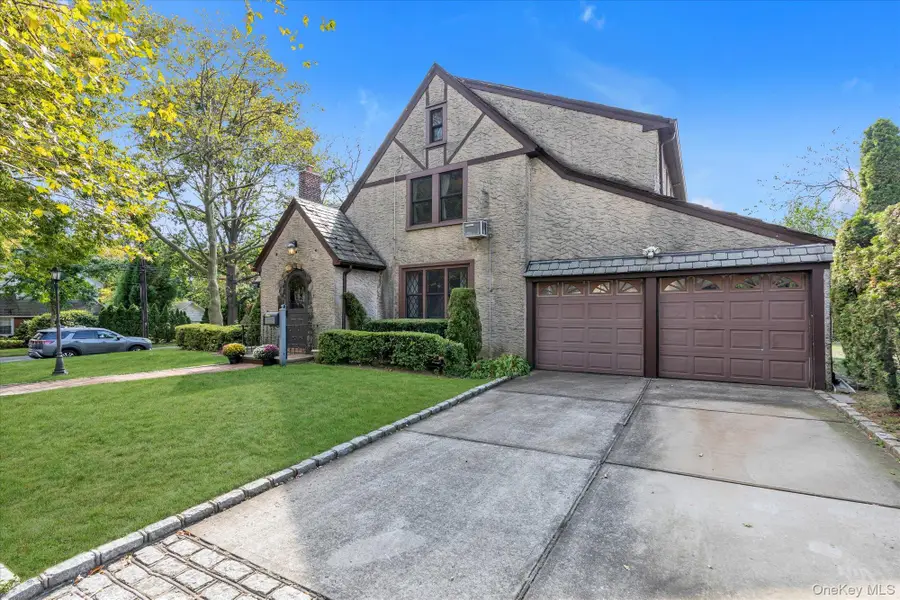 37 Massachusetts Boulevard, Bellerose, NY 11001 - Image #2