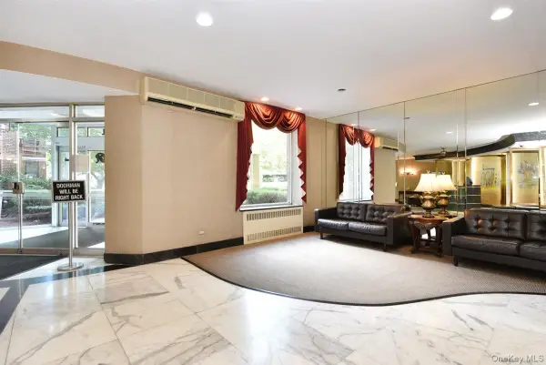 84-01 Main Street #728, Briarwood, NY 11435