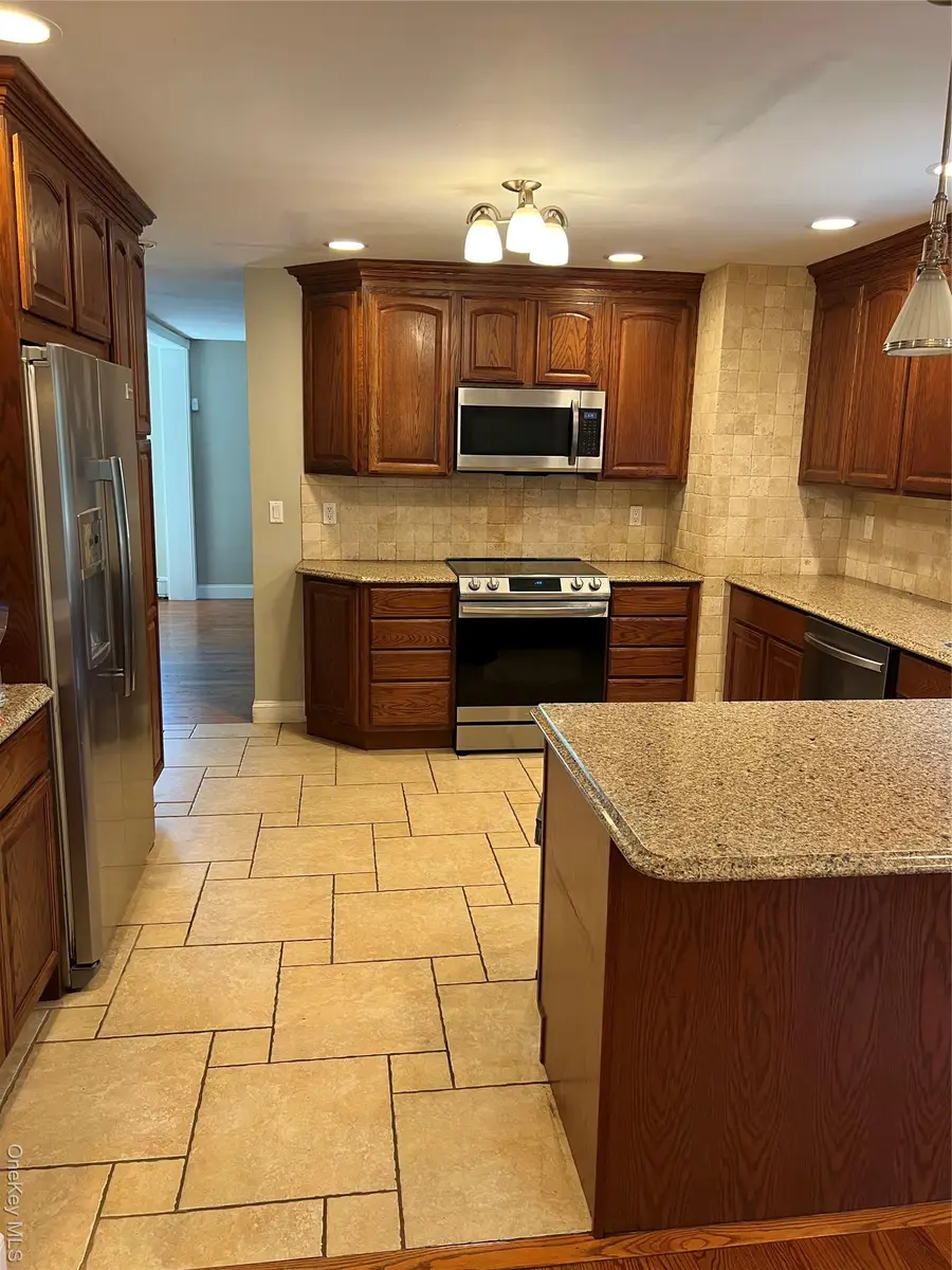 10 Jonah Road, Miller Place, NY 11764 - Image #2