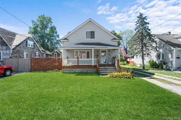 62 Center Avenue, Bay Shore, NY 11706