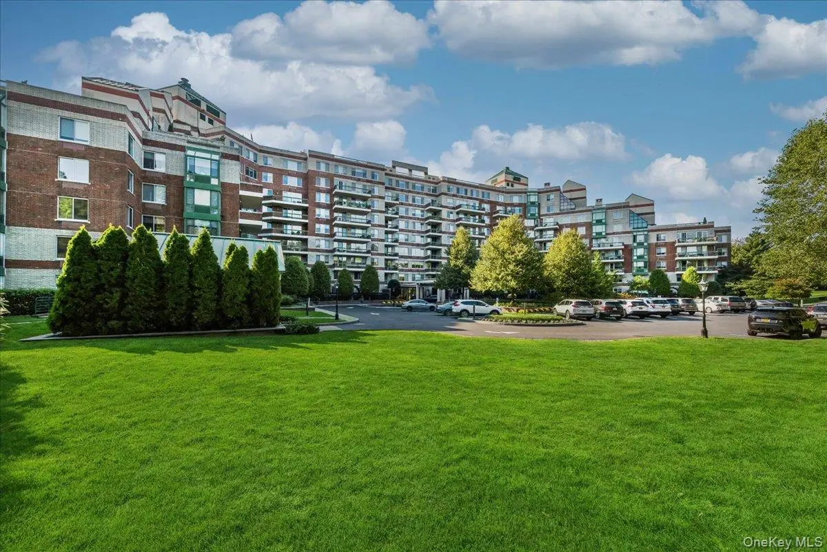 100 Hilton Avenue #907, Garden City, NY 11530 - Image #1