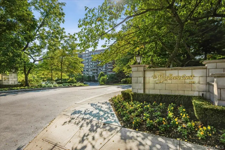 100 Hilton Avenue #907, Garden City, NY 11530 - Image #2