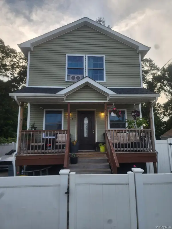 14 Hickory Street, Wyandanch, NY 11798