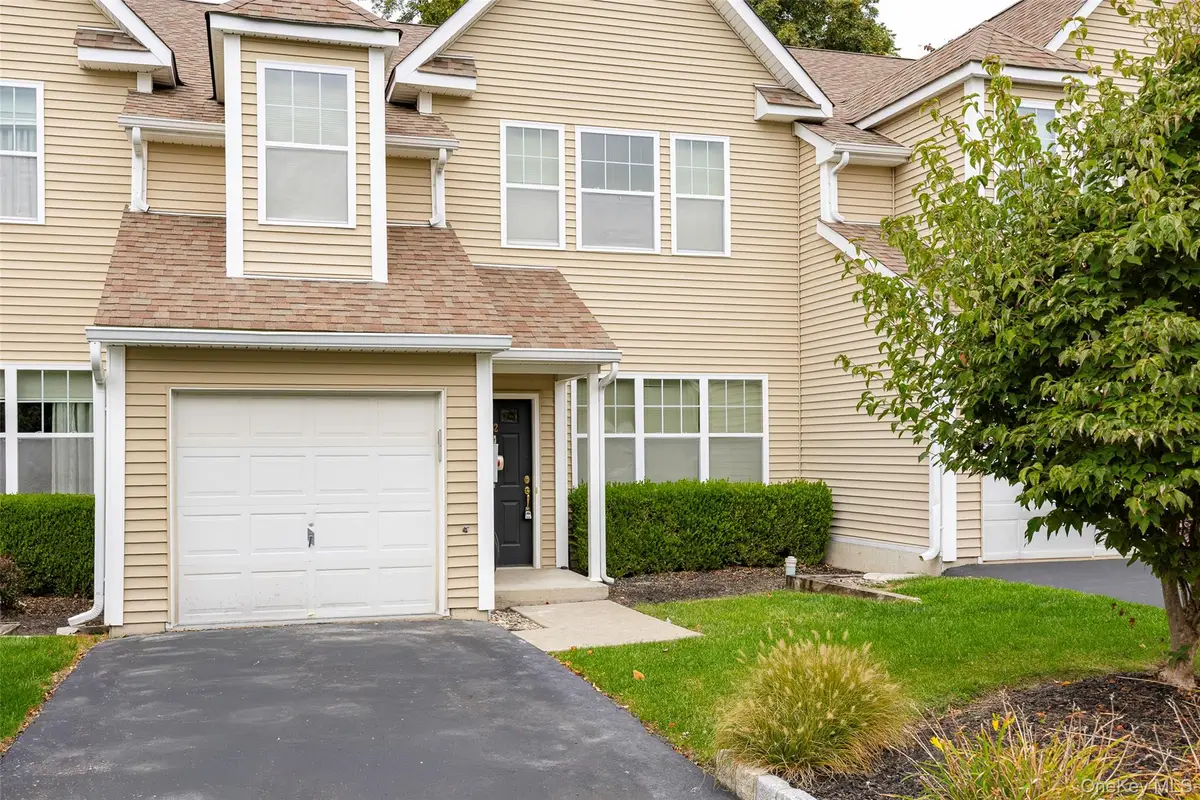 32 Halley Court, Poughkeepsie, NY 12601 - Image #1