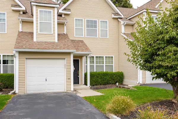 32 Halley Court, Poughkeepsie, NY 12601