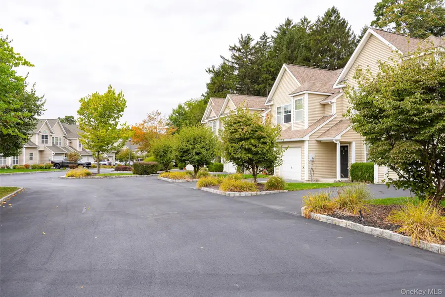 32 Halley Court, Poughkeepsie, NY 12601 - Image #2