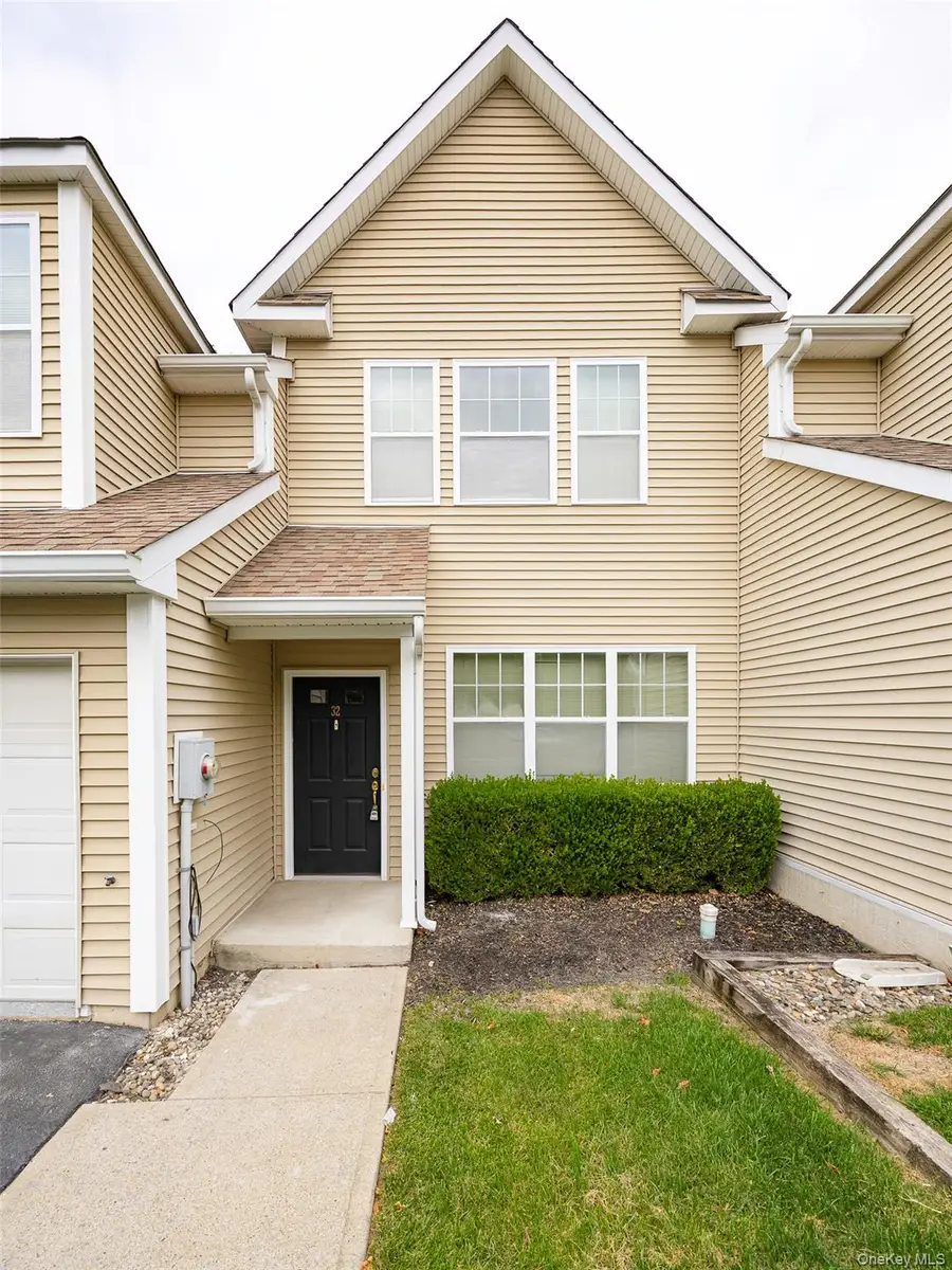 32 Halley Court, Poughkeepsie, NY 12601 - Image #3