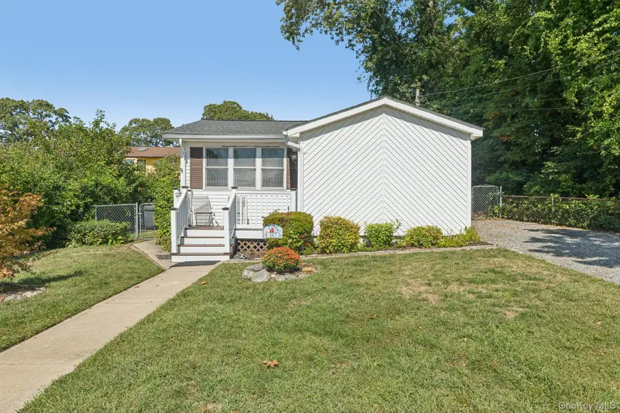 187 N Huron Street, Ronkonkoma, NY 11779 - Image #2