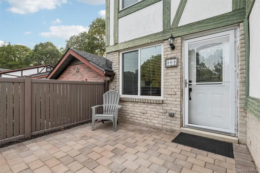 262 Brettonwoods Drive, Coram, NY 11727 - Image #2