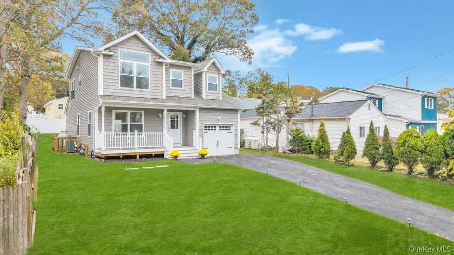 33 Rosemont Avenue, Farmingville, NY 11738 - Image #3