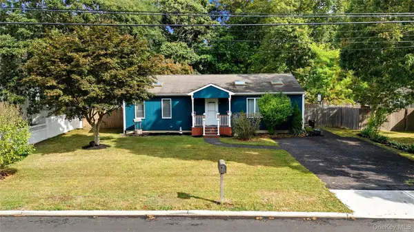 17 Golden Gate Drive, Shirley, NY 11967