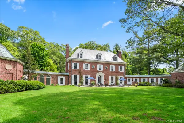 88 Wheatley Road, Old Westbury, NY 11568