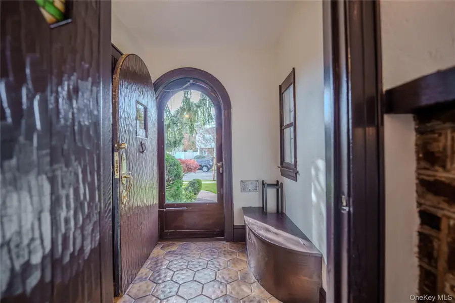 99 Durland Road, Lynbrook, NY 11563 - Image #3