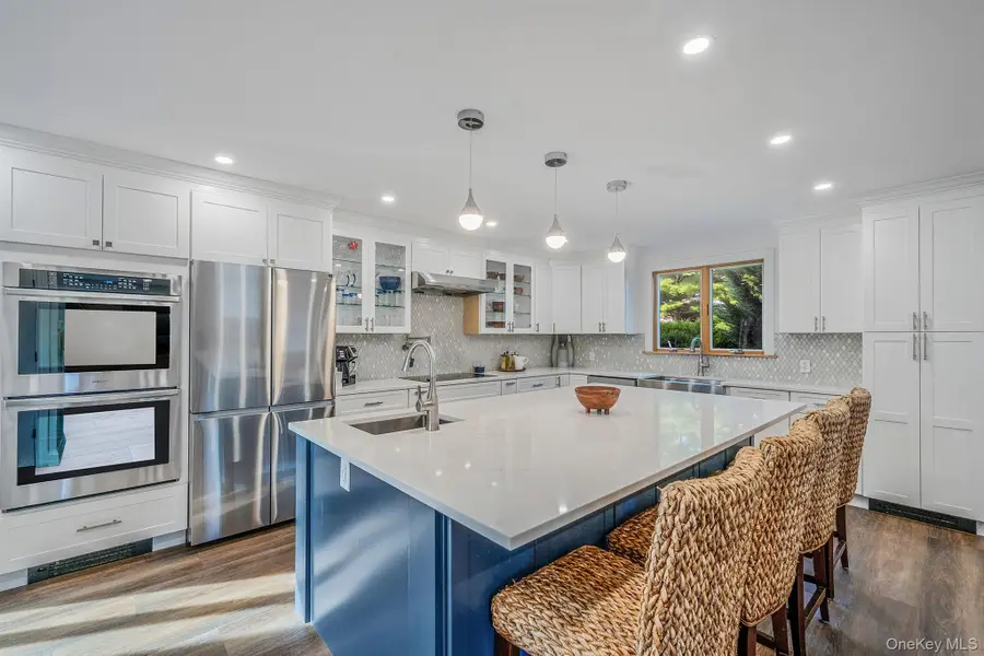 360 Woodside Avenue, Bellport, NY 11713 - Image #3