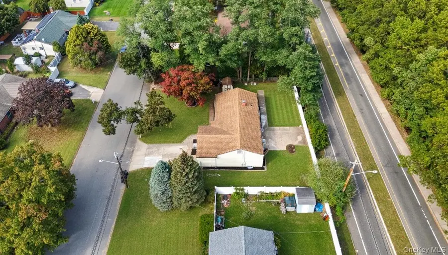 87 Bellwood Avenue, South Setauket, NY 11720 - Image #3