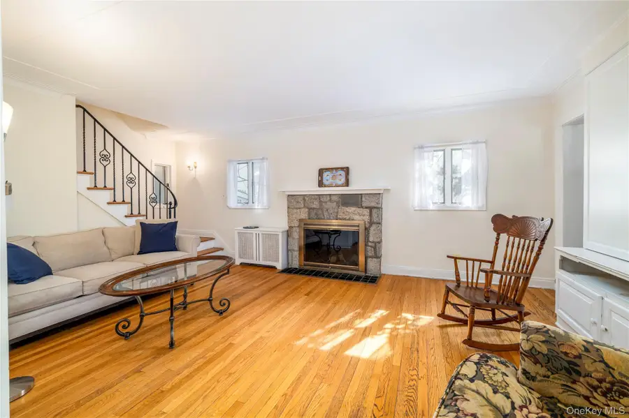 136 Scarcliffe Drive, Malverne, NY 11565 - Image #2