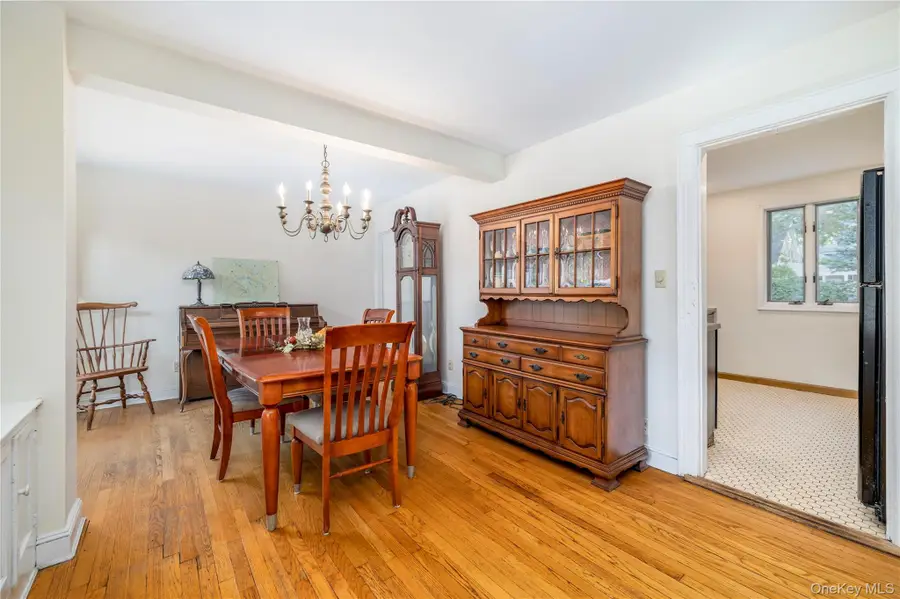 136 Scarcliffe Drive, Malverne, NY 11565 - Image #3