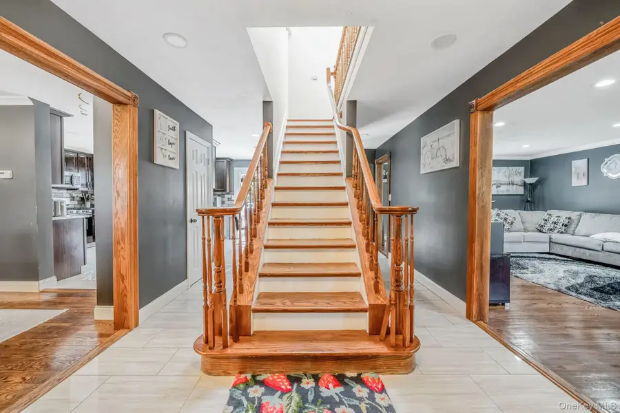 6-8 Clime Court, Saint James, NY 11780 - Image #3