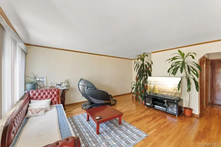 543 Lakeville Road, New Hyde Park, NY 11040 - Image #3