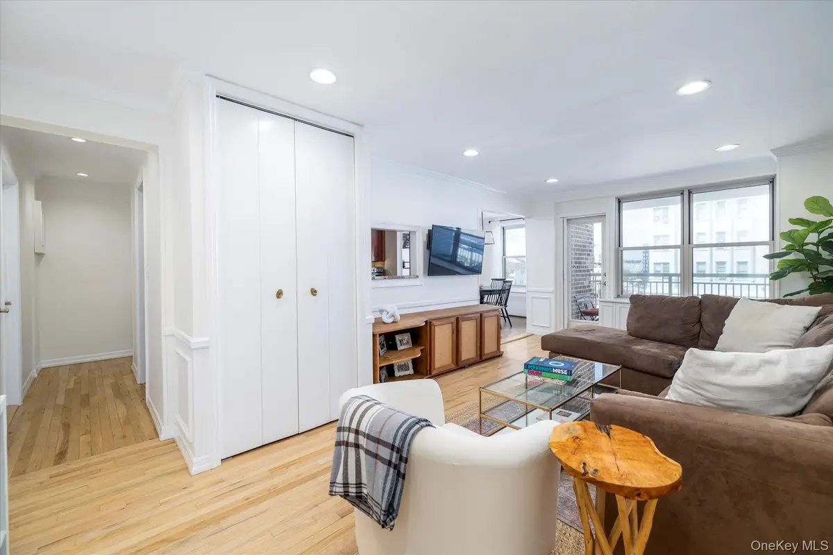 410 E Broadway #3E, Long Beach, NY 11561 - Image #1