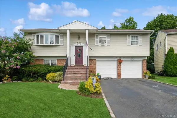 828 Robin Court, Baldwin, NY 11510