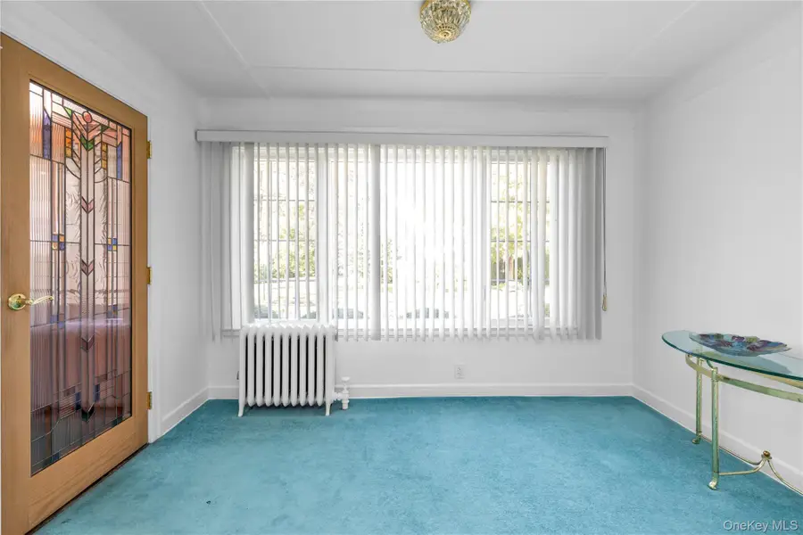 31 Chester Avenue, Stewart Manor, NY 11530 - Image #3